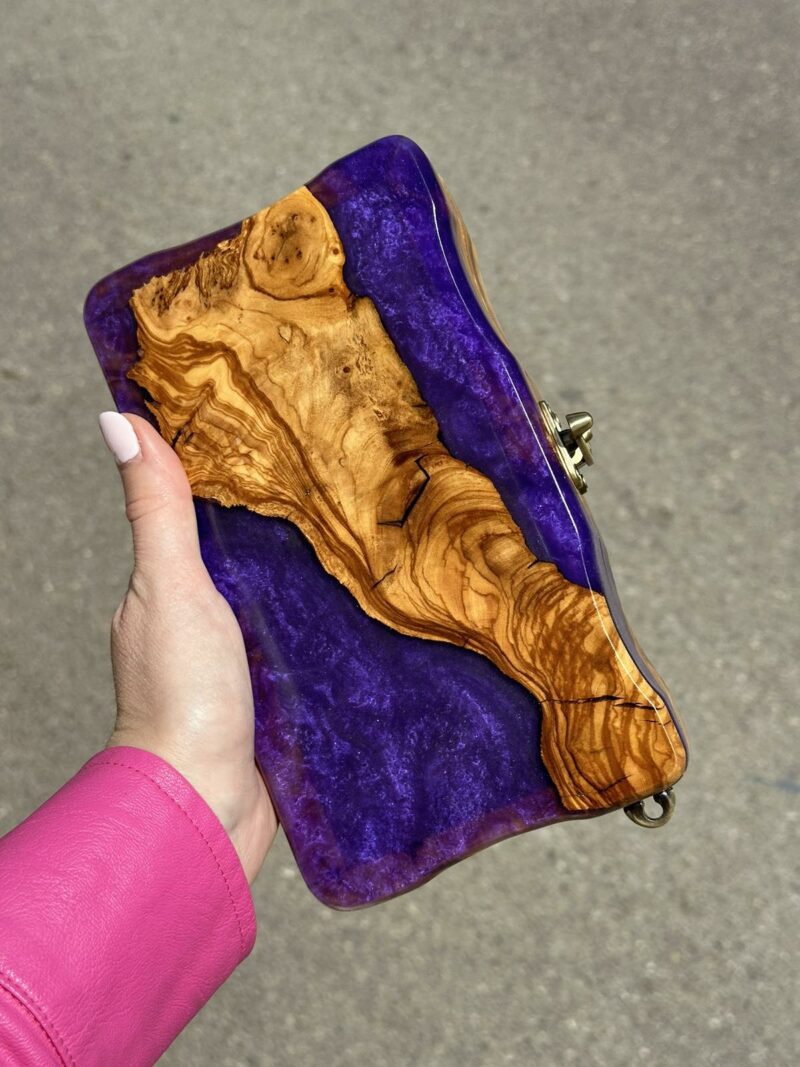 "ARIA" clutch